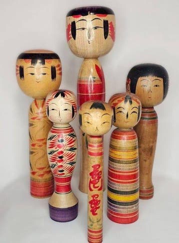 Traditionele kokeshi 6-delige set, houten volkskunstpoppen,