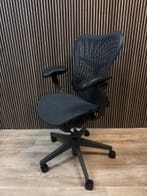 Gereviseerde Herman Miller Mirra 2 Stoelen, Nieuwste Model, Verzenden, Zwart, Zo goed als nieuw, Bureaustoel