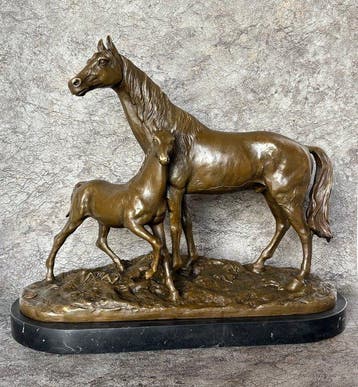 Beeld, Exclusief sculptuur van een paard met veulen 41 cm /