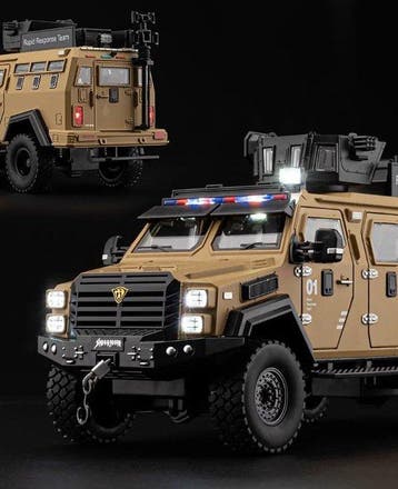 Unimog Dassalto Scala 1/24 Con Trazione e Luci Imponente