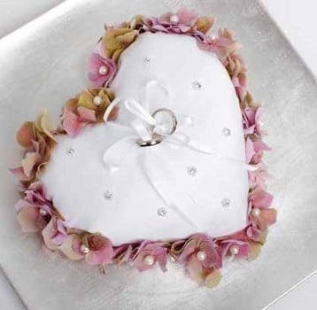 Kussen Wit Trouwringkussen 20 cm Hart Diamantjes, Nieuw