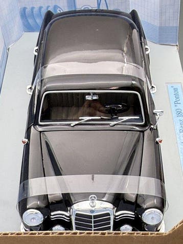 Revell 1:18 - Coupé miniature - Mercedes-Benz 180 Ponton