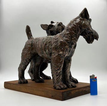 Due Cani Terrier / Schnauzer su Base in Legno Massello -