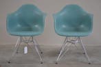 Vitra - Charles & Ray Eames - Stoel (2) - Eames Plastic