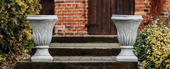 Bloempot (2) - Beton - 60 cm, Antiek en Kunst, Curiosa en Brocante