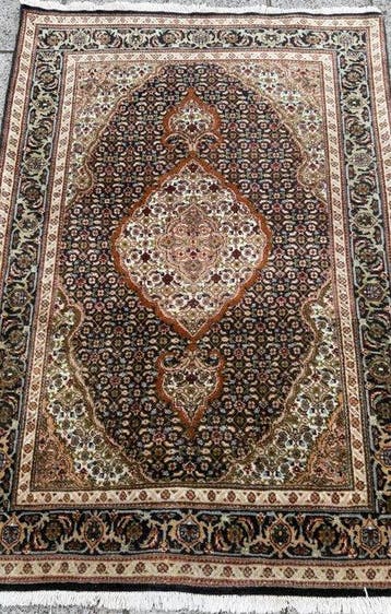 Tabriz Mahi - Nieuw - handgeknoopt - wol en zijde - Tapijt -, Nieuw