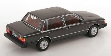 Triple9 1:18 - Modelauto - Volvo 760 Limousine - 1985 -, Nieuw