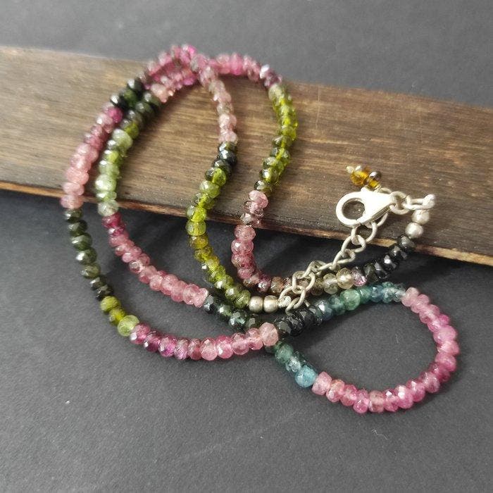 Polykromische tormaline Zilveren ketting 925- 10.45 g - (1), Verzamelen, Mineralen en Fossielen