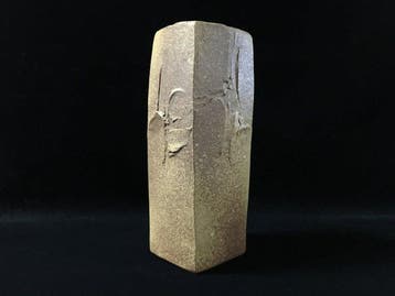 Japanese Kumano Ware Sculptural Square Art Vase by Minoru, Antiek en Kunst