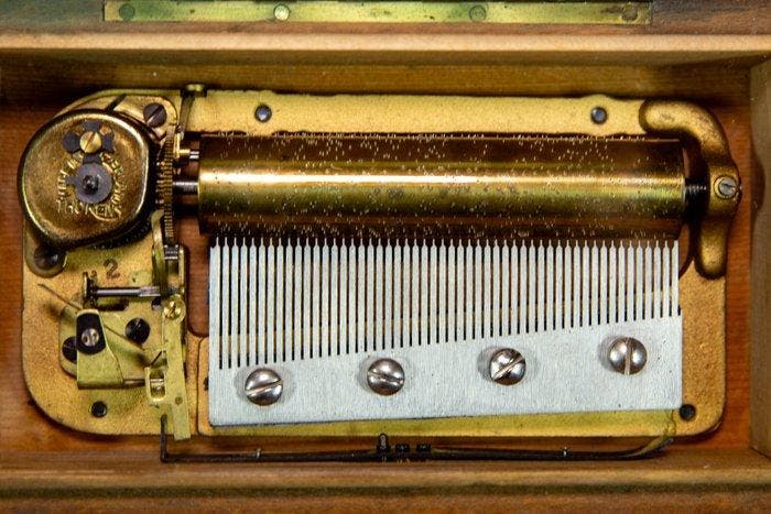 Thorens 4.50 speeldoos muziekdoos kistje carillon -, Antiquités & Art, Curiosités & Brocante