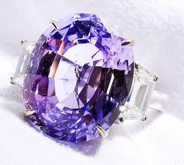 Ring - 18 karaat Witgoud, Saffier zonder hitte 6,13 ct 4,60