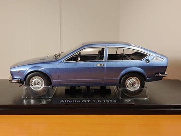 KK-Scale 1:18 - Model hatchback - Alfa Romeo Alfetta GT 1.6, Nieuw