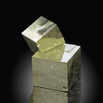 Sharp Cubic Pyrite Intergrowth Crystals - Hauteur : 4.2 cm -
