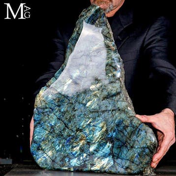 Monumentale labradoriet met intens elektrisch blauw