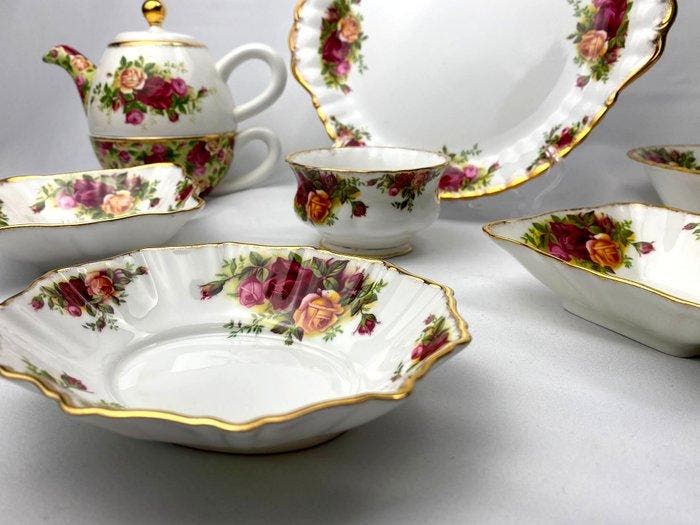 Royal Albert - Theeservies (7) - Been - Old Country Roses, Antiek en Kunst, Antiek | Meubels | Tafels