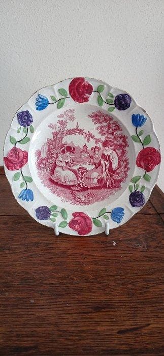 19th Century Victorian porcelain cabinet plate featuring