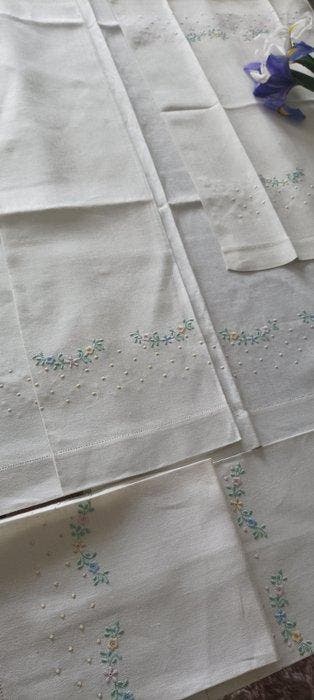 Zachte badhanddoeken met kleine, met de hand geborduurde, Antiek en Kunst, Antiek | Tapijten, Tafelkleden en Textiel