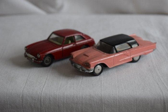 Corgi - Modelauto (2) - Ford Thunderbird Hardtop nr. 214M en, Hobby & Loisirs créatifs, Voitures miniatures | 1:5 à 1:12