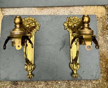 Wandkandelaar (2) - ondertekend - Verguld messing - Lion, Antiquités & Art