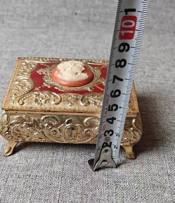Decoratief ornament - Vintage verguld metalen camee
