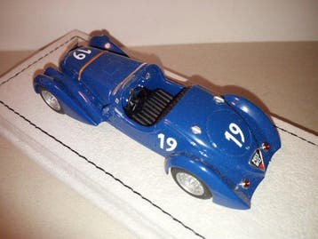 ESDO 1:43 - Modelauto - Peu 402 Darlmat Ruote carenate