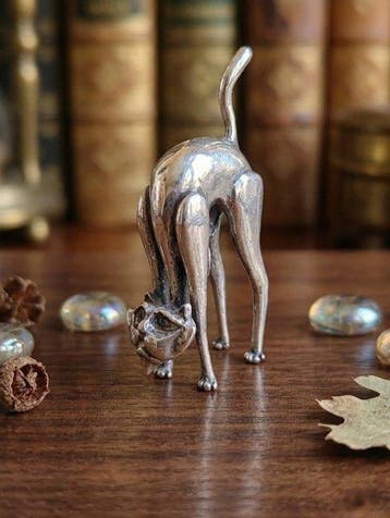 Etruria - Beeldje, Gatto etrusco - 4.5 cm - .800 zilver, Antiek en Kunst