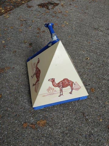 Camel lichtreclame piramide - Neonlichtbord - Composiet