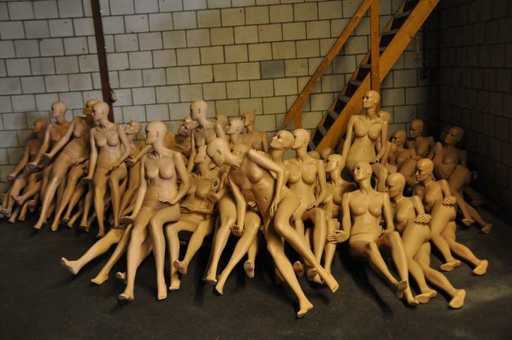 *TIP*  zittende Damesfiguren van exclusief A-merk zonder pr, Zakelijke goederen, Kantoor en Winkelinrichting | Winkel en Inventaris