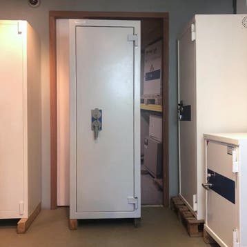 Gebruikte documentenkast DL 3030, Verzenden