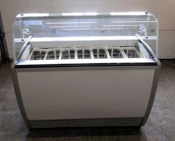 IJsvitrine – B133 x D70 x H128 cm – met ingebouwde motor –