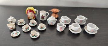 Themacollectie - 26 vintage miniatuurobjecten voor een, Antiek en Kunst, Antiek | Speelgoed