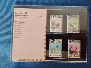 Monde - Grande accumulation de collections de timbres des