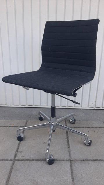 Vitra - Charles & Ray Eames - Stoel - EA117 - hopsak -