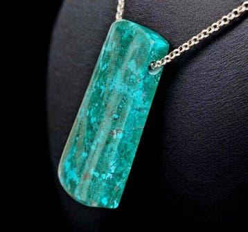 Zonder reserve. Hanger van chrysocolla van mooie kwaliteit., Antiek en Kunst