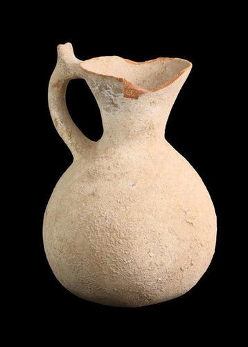 Amlash Terracotta Kan met een handvat in dierlijke vorm.