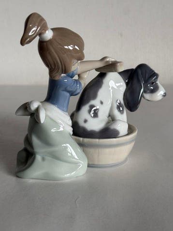 Beeldje - Bashful Bather - Lavando al Perro - Porselein