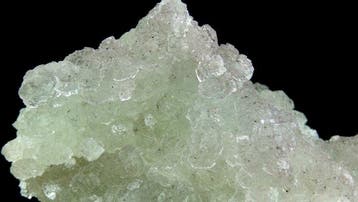 Fluorite (poly-synthétique avec inclusions de sulfures) -