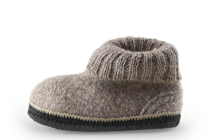 Bergstein Pantoffels Meisjes in maat 21 Beige, Kinderen en Baby's, Kinderkleding | Schoenen en Sokken, Jongen of Meisje, Zo goed als nieuw