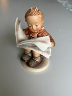 Goebel - Beeldje - Goebel Hummel  Jongen met krant  -, Antiquités & Art