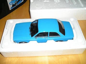 KK Scale 1:18 - Modelauto - Opel Kadett C
