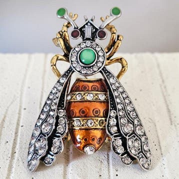 Decoratieve broche in de vorm van een bij, versierd met, Antiek en Kunst