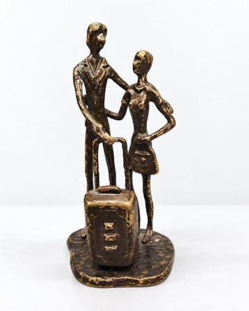 Beeldje - Couple with suitcase - Brons