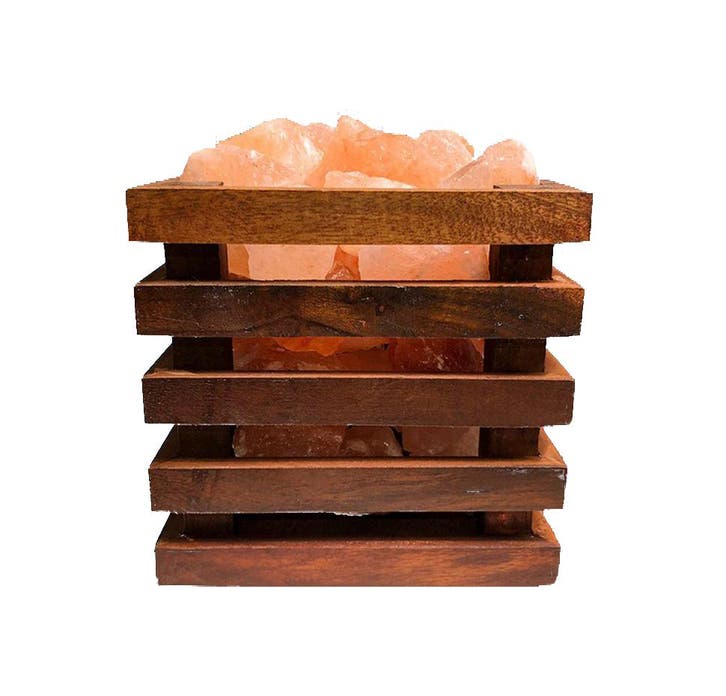 Zoutlamp - Himalaya Zoutstenen - Houten Korfje  - Vierkant, Antiek en Kunst, Antiek | Glaswerk en Kristal, Ophalen of Verzenden