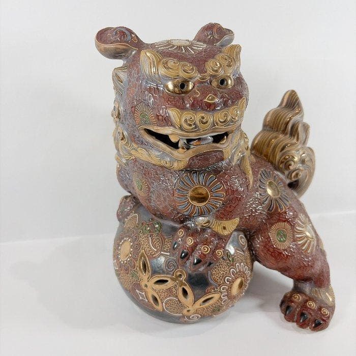Beeldje - Kutani ware Shishi figurine - Keramiek, Porselein,, Antiquités & Art, Art | Objets design