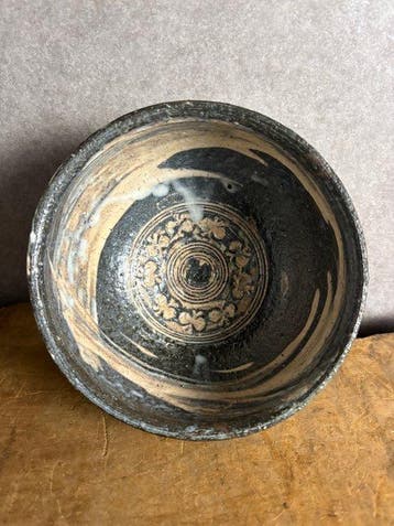 Grand Mishima Chawan – bol à thé avec brosse haké et motif