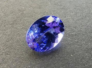 1 pcs Bleu, Violet Tanzanite - 2.23 ct - International