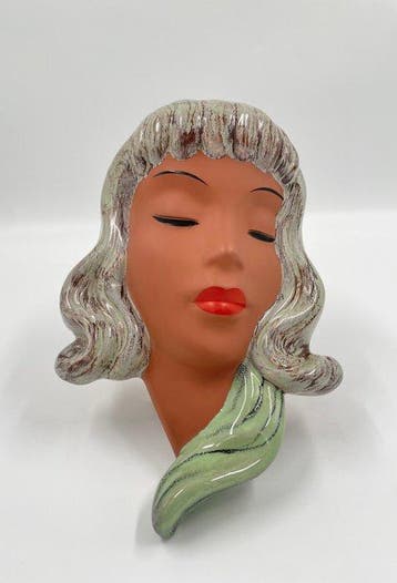 sculptuur, Decorative ceramic wall mask by Thomasch, Vienna.