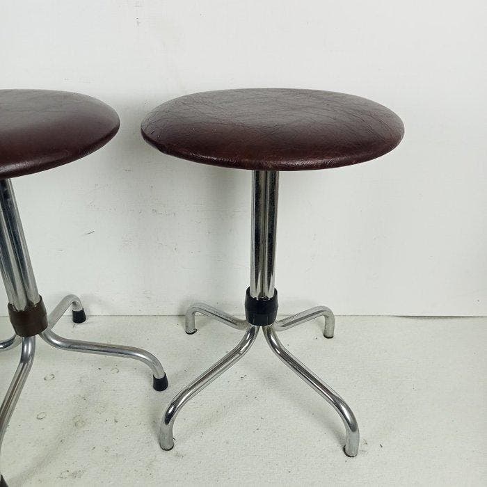Kruk - Verchroomd staal en met skai beklede zitting - Twee, Antiek en Kunst, Kunst | Designobjecten