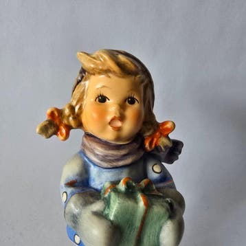 Goebel - Beeldje - Hummel #2106 - Christmas time - TMK8 -