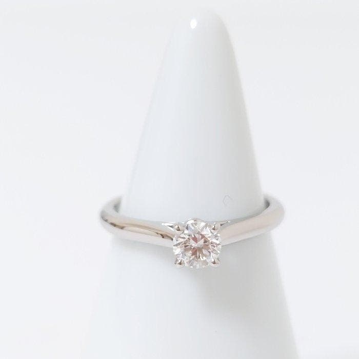 Cartier - Bague - Solitaire Platine Diamant (Naturelle), Handtassen en Accessoires, Ringen